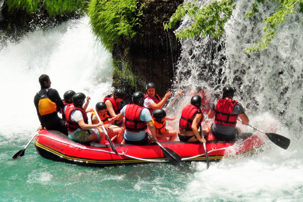 Rafting a canyoning