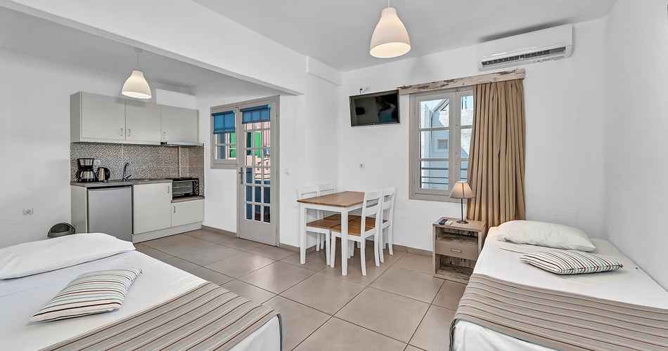Hotel Evina Rooms & Suites