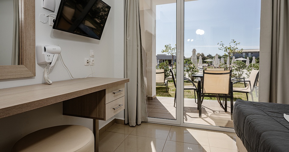 Hotel Caretta Island