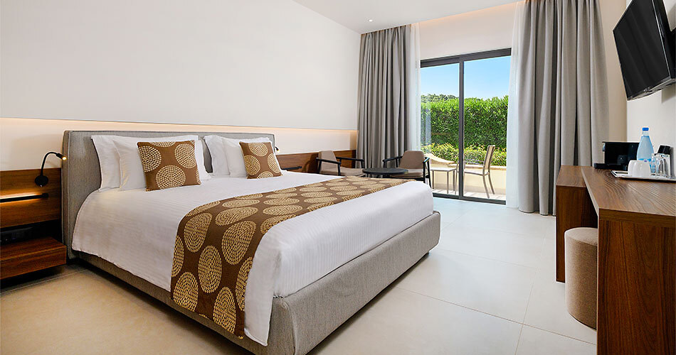 Hotel The Ixian Grand &  All Suites