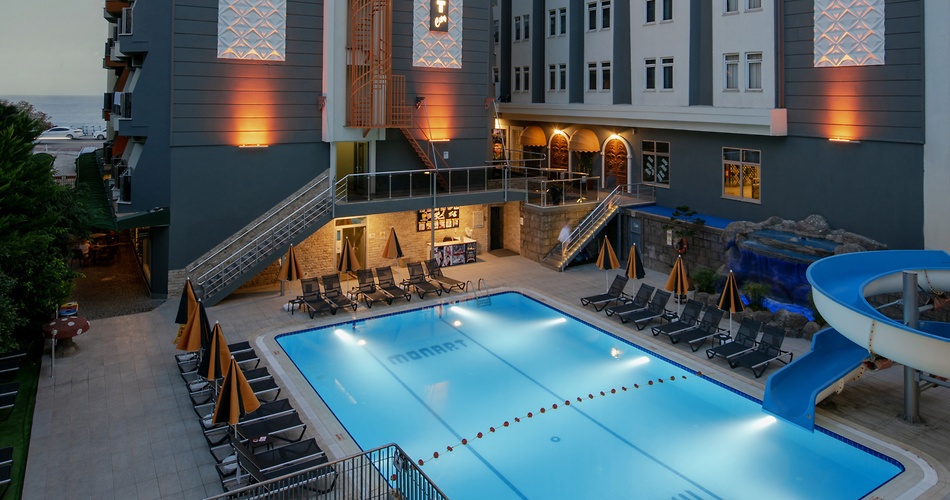 Hotel Monart City