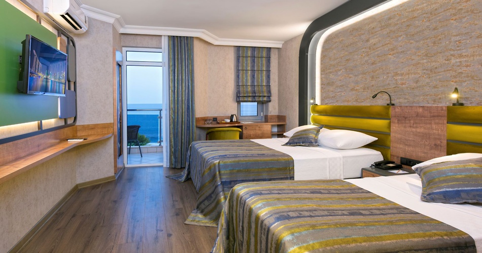Hotel Monart City